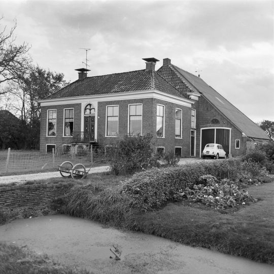 Nieuwestreek 89, Ezinge