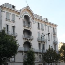 Edifício sito na Rua Alexandre Herculano, 57