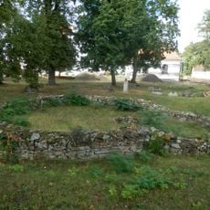 Zaniknutý kostol s areálom, kostol základy