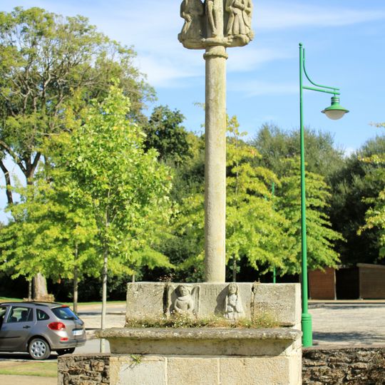Croix de cimetière de Saint-Allouestre