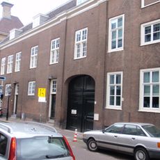 Koetshuis behorend bij Kneuterdijk 20