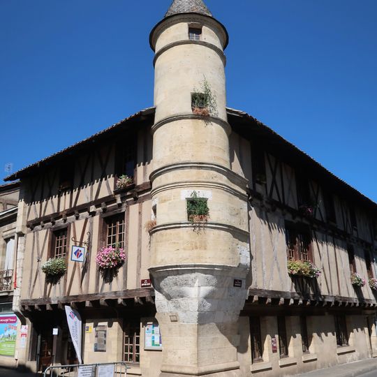 Maison d'angle à tourelle, 102 rue de la République, 25 rue Jean-Jacques-Rousseau