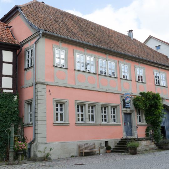 Halbwalmdachhaus