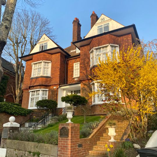 18, Rosecroft Avenue