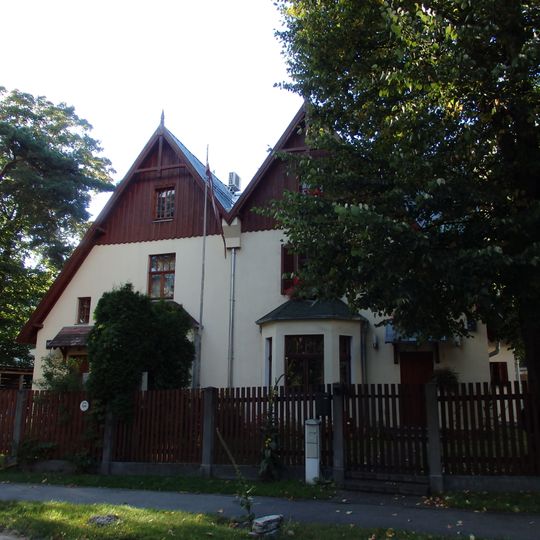 Dzīvojamā ēka - dvīņu māja