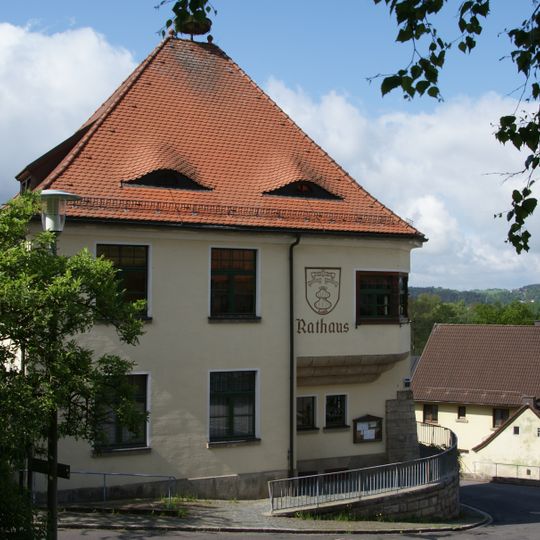 Rathaus, ehemaliges Schulhaus
