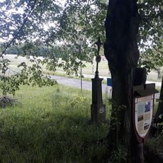 Kříž západně od Týna nad Vltavou u rozcestí