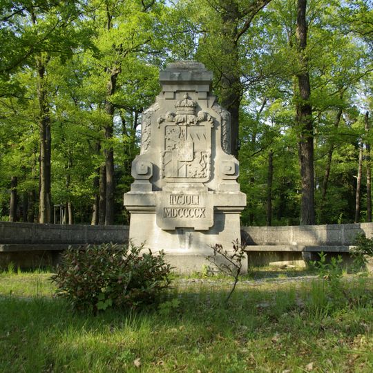 Gedenkstein im Eichenwald