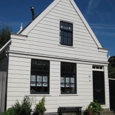 Houten dijkhuis met tuitgevel