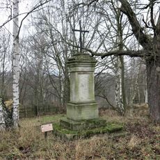 Kříž u polní cesty za domem 31 v Čermné