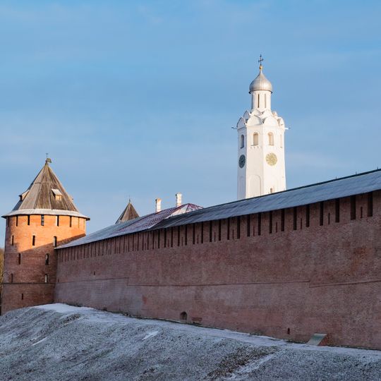 Прясло стены между Митрополичьей башней и Воскресенской аркой