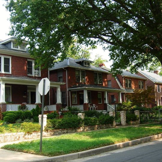 Highland Park Plaza Historic District