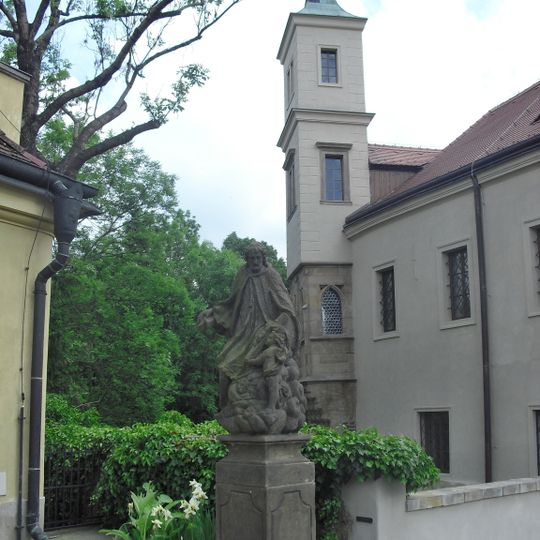 Sv. Jan Nepomucký u zámku v Roztokách