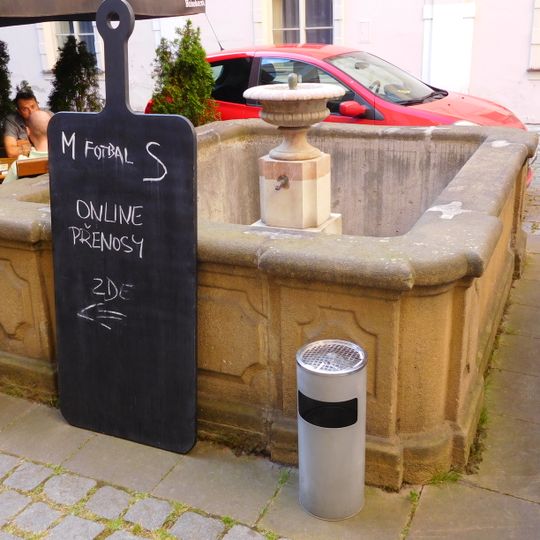 Kašna na nádvoří Lidového domu v Praze