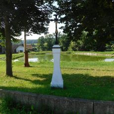 Kříž na návsi v Dalkovicích