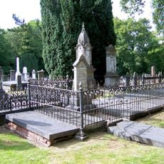 Hervormde begraafplaats, familiegraf Hooites-Beukema