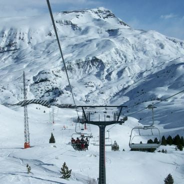 Winter skiing in the Pyrenees: mountain resorts where nature and tradition meet