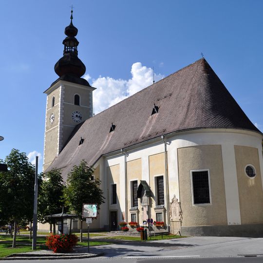 Kath. Pfarr- und Dekanatskirche hll. Petrus und Paulus und ehem. Friedhofsfläche