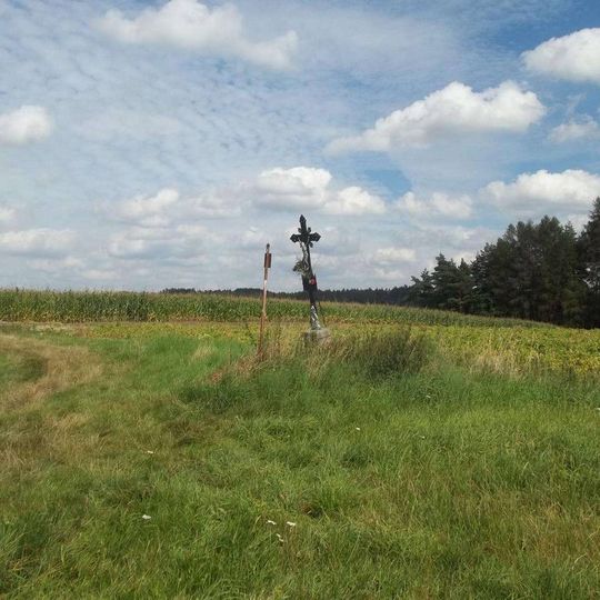 Kříž jihovýchodně od Hlavňova