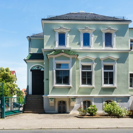 Wohnhaus in halboffener Bebauung Lutherstraße 18