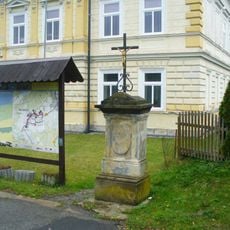 Kříž u obecního úřadu v Mistrovicích