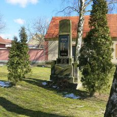 Pomník padlým na návsi ve Volenicích