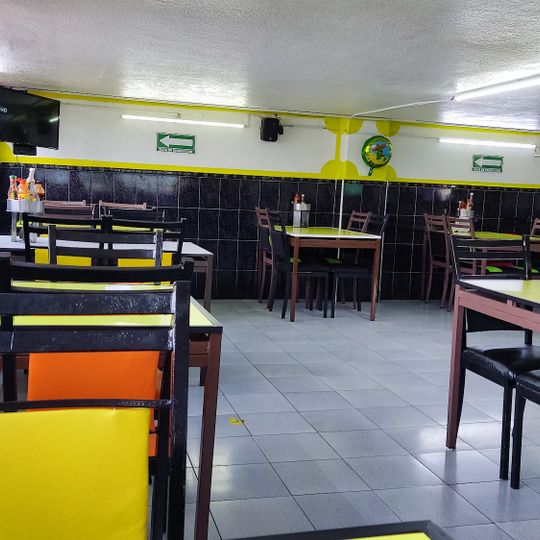 Salón Familiar Los Pericos