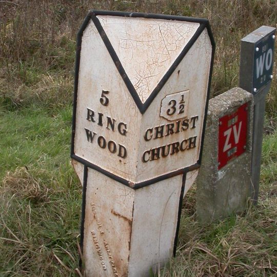 Milepost, Court Farm; where road over Avon Causeway joins B 3347