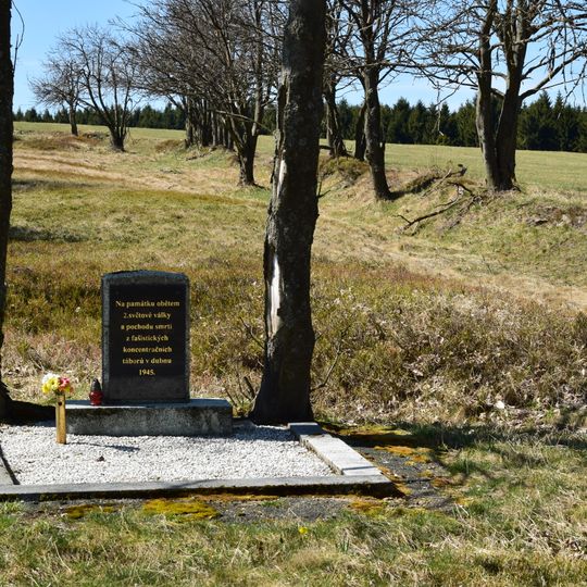 Pomník pochodu smrti v remízu severně od Nové Vsi