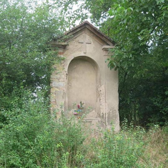 Výklenková kaplička poblíž silnice z Doksan do Dolánek