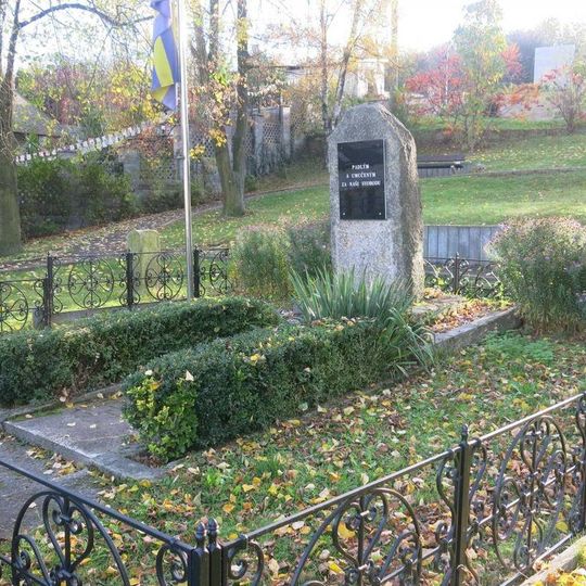 Pomník padlým v Korozlukách