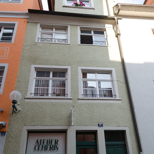 Wohn- und Geschäftshaus