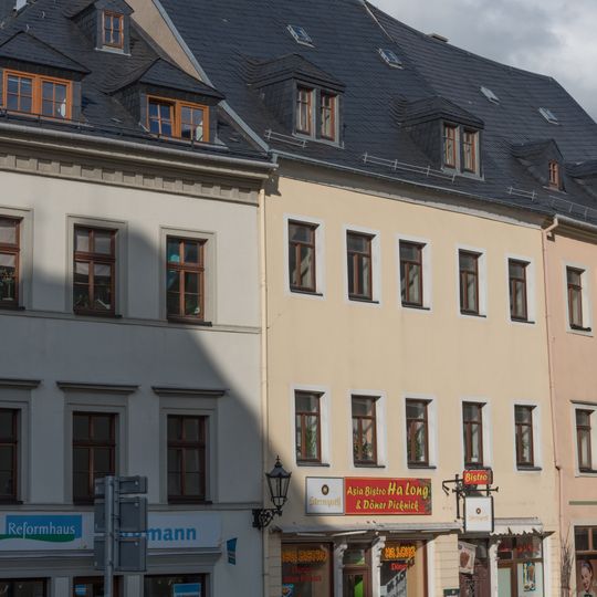 Wohnhaus mit Ladeneinbau, in geschlossener Bebauung Wolkensteiner Straße 3