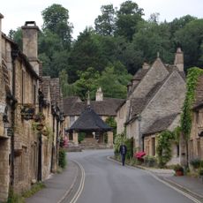 Market Cross Cottage And War Memorial