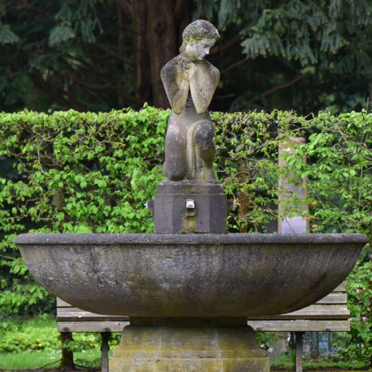 Fountain with kneeing woman