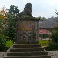 Pomník padlým v Dolní Dobrouči poblíž obecního úřadu