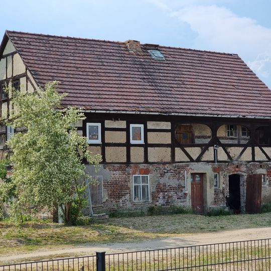 Wohnstallhaus mit Oberlaube und Einfriedung Commerauer Straße 5