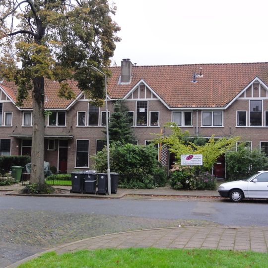 Vier middenstandswoningen in het Sonsbeekkwartier