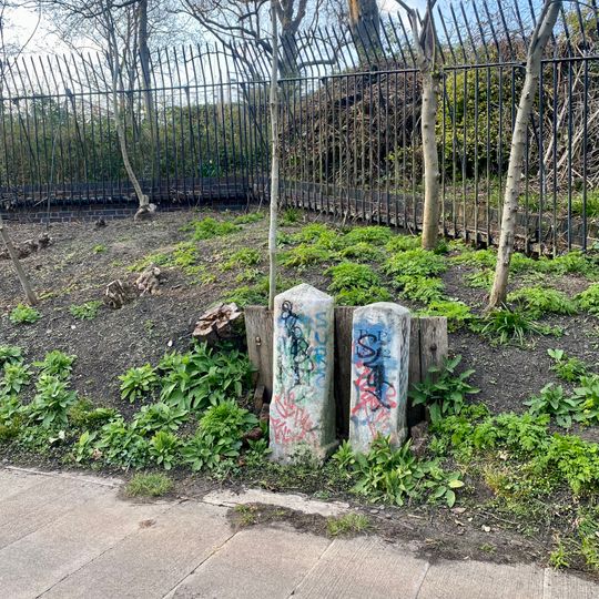 Boundary Stone At Tq 2805 8361 On North Side Of Regent's Canal