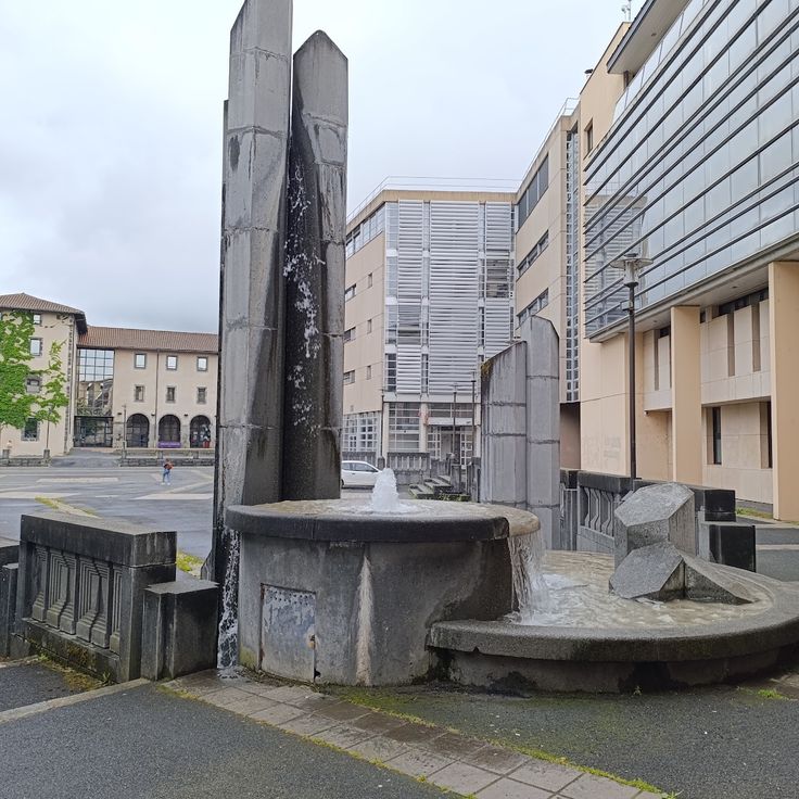Fontaine de la Place des Carmes