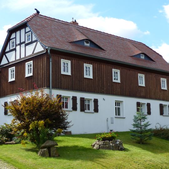 Wohnstallhaus und Scheune eines Hakenhofes Altlöbau, Altlöbauer Straße 51