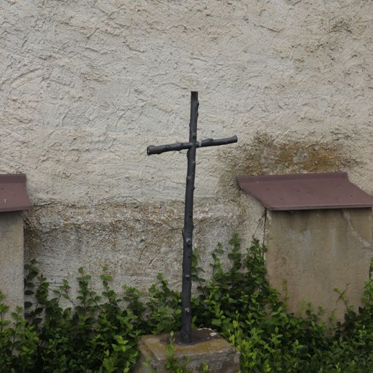 Kříž u kostela svatého Gottharda v Budišově