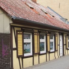 Wohnhaus & Nebengebäude Hügelschanze 6