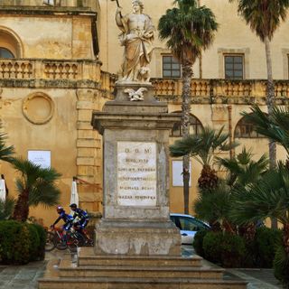Statua di S. Vito nella piazza del Municipio