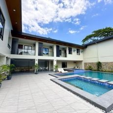 LuxVille Private Hotspring Resort