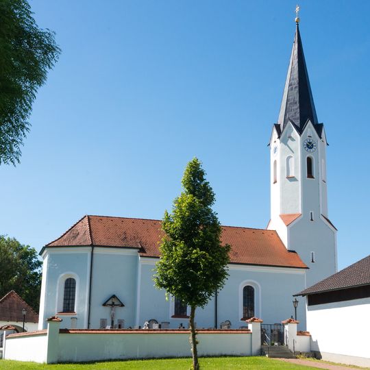 Katholische Kirche Stephanus mit Mauer