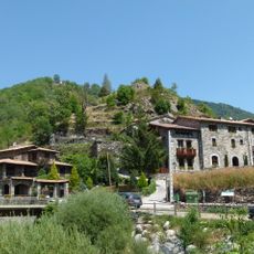 Grup de cases sobre el torrent de Vall-llobre