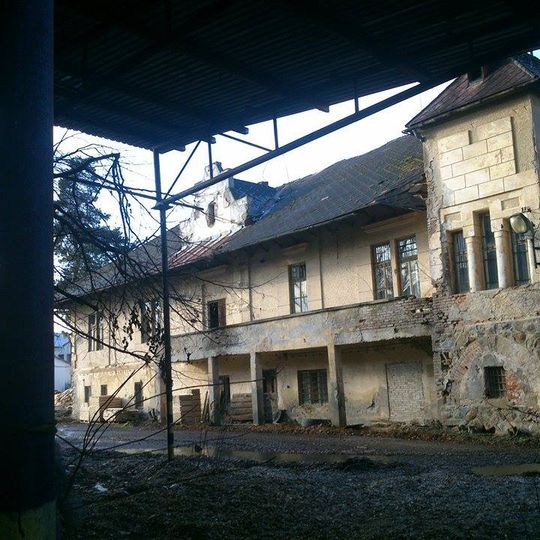 Kaštieľ a park, kaštieľ