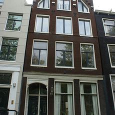 Pand met gevel van zijn top beroofd