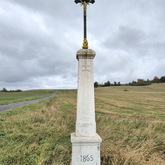 Kříž u rozcestí severně od Tojic